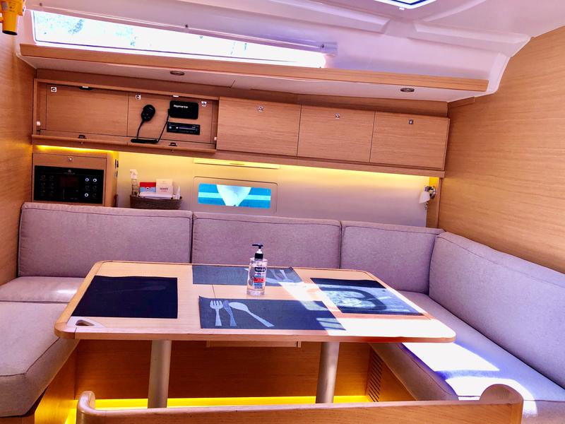 Book yachts online - sailboat - Dufour 430 Grand Large - Nikolas-Aegeas - rent