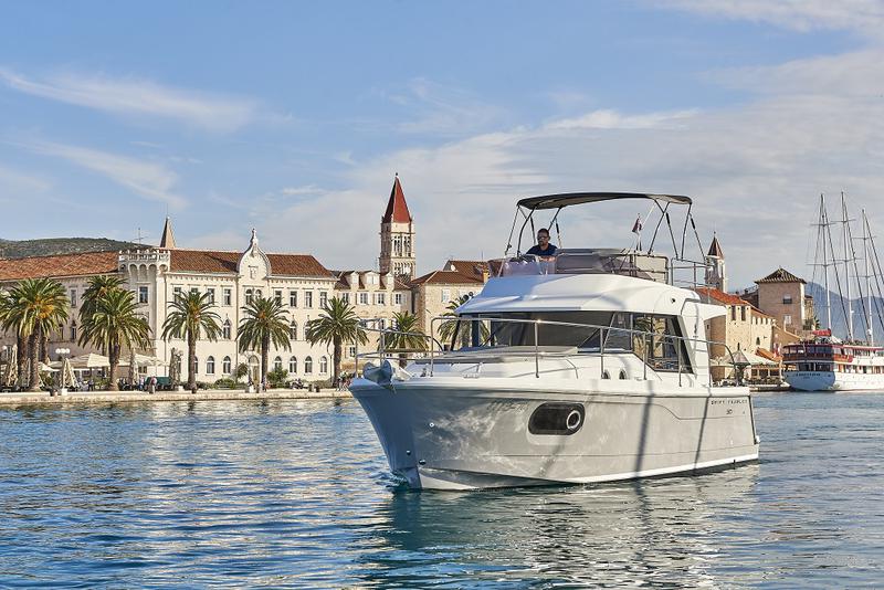 Book yachts online - motorboat - Beneteau Swift Trawler 30 - Odysseus - rent