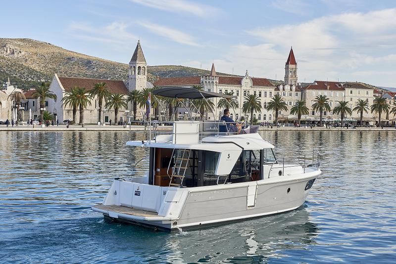 Book yachts online - motorboat - Beneteau Swift Trawler 30 - Odysseus - rent