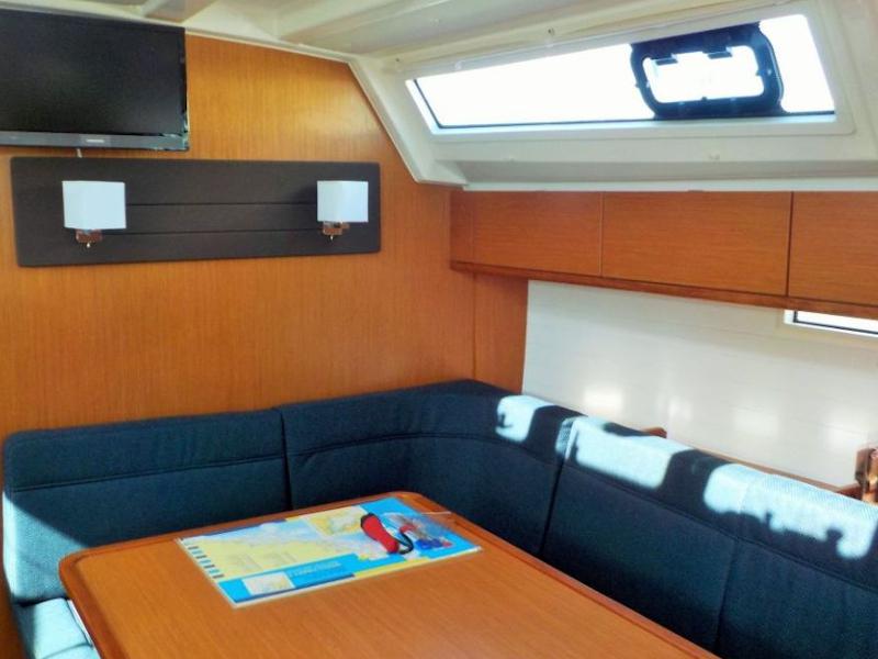 Book yachts online - sailboat - Bavaria Cruiser 46 - Nebula - rent