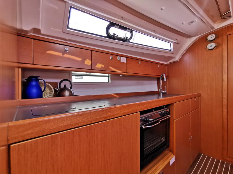 Book yachts online - sailboat - Bavaria Cruiser 41 - Pearl - rent