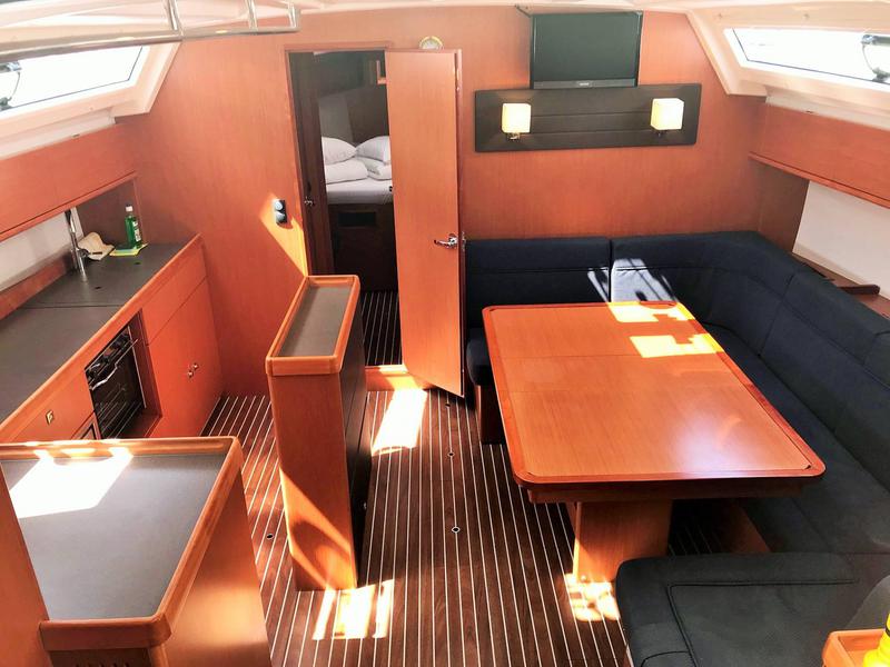 Book yachts online - sailboat - Bavaria Cruiser 46 - Sestrica - rent