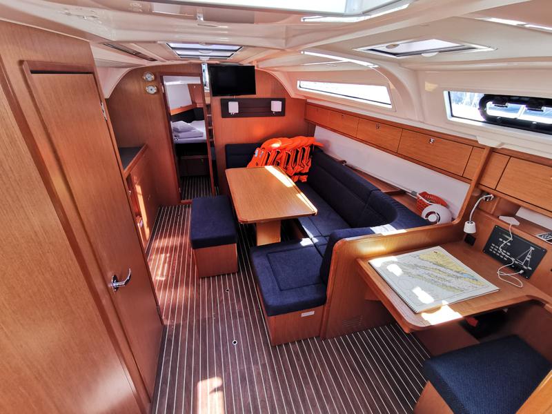 Book yachts online - sailboat - Bavaria Cruiser 41 - Zubatac - rent