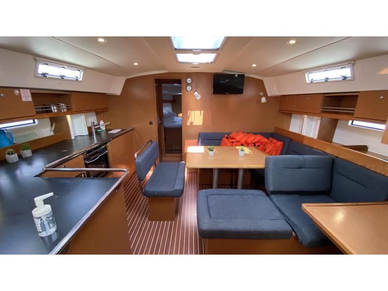 Book yachts online - sailboat - Bavaria Cruiser 45 - Sikica - rent