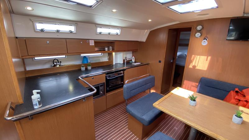 Book yachts online - sailboat - Bavaria Cruiser 45 - Sikica - rent