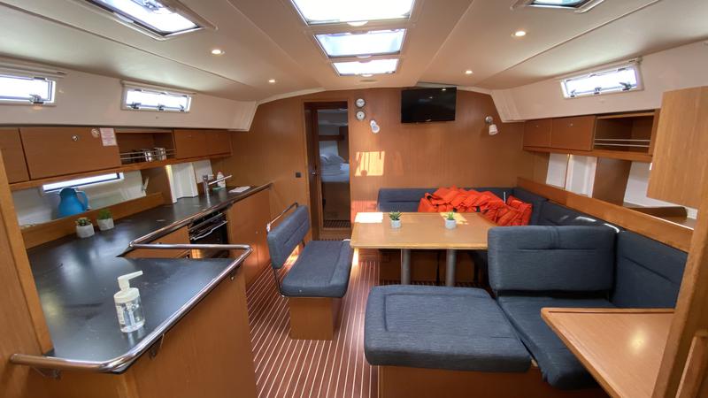 Book yachts online - sailboat - Bavaria Cruiser 45 - Sikica - rent