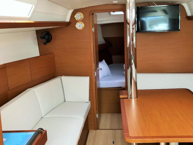 Book yachts online - sailboat - Sun Odyssey 389 - Cash - rent