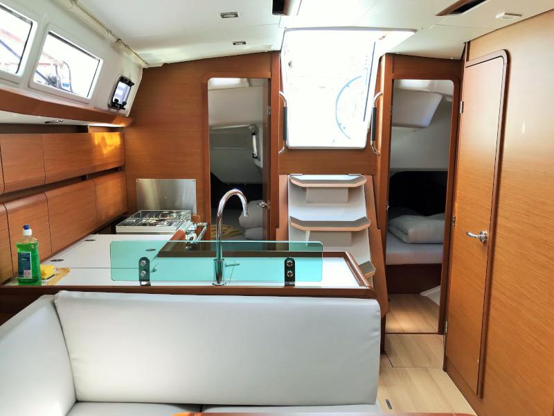 Book yachts online - sailboat - Sun Odyssey 389 - Freddie - rent
