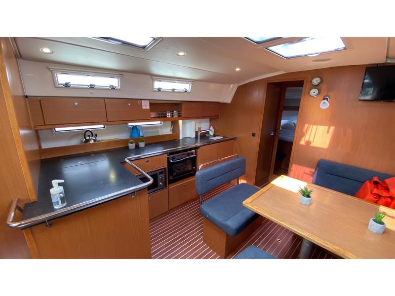 Book yachts online - sailboat - Bavaria Cruiser 45 - Gustac - rent