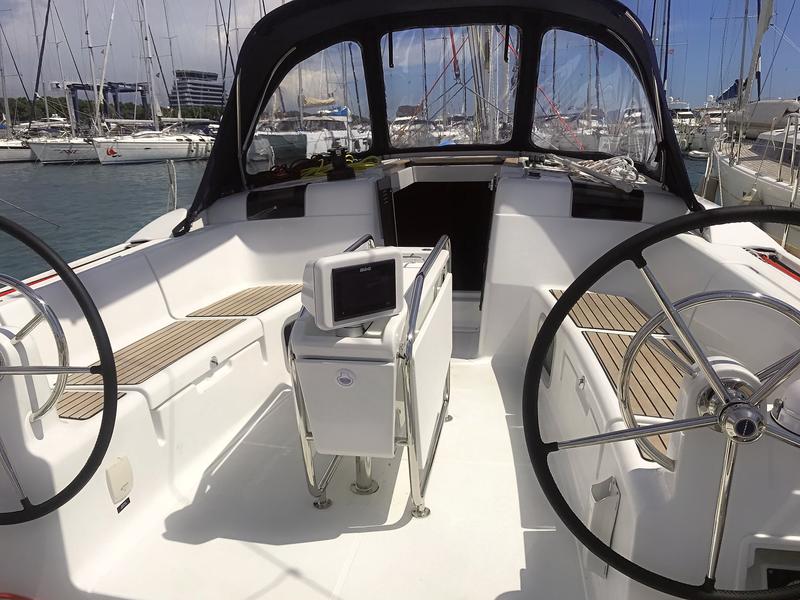 Book yachts online - sailboat - Sun Odyssey 449 - Baez - rent