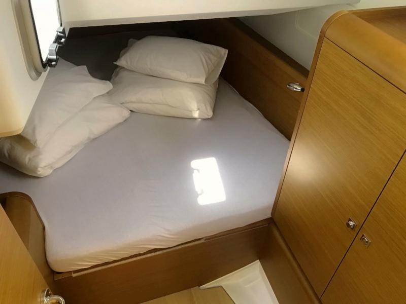 Book yachts online - sailboat - Sun Odyssey 449 - Baez - rent