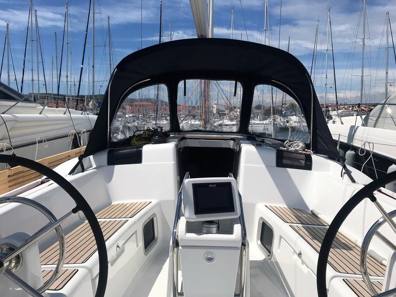 Book yachts online - sailboat - Sun Odyssey 419 - Hendrix - rent
