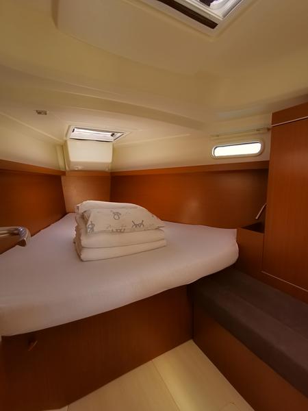 Book yachts online - sailboat - Hanse 385 - Abrazo - rent