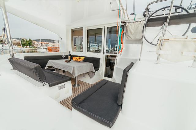 Book yachts online - catamaran - Lagoon 39 - NEMO - rent