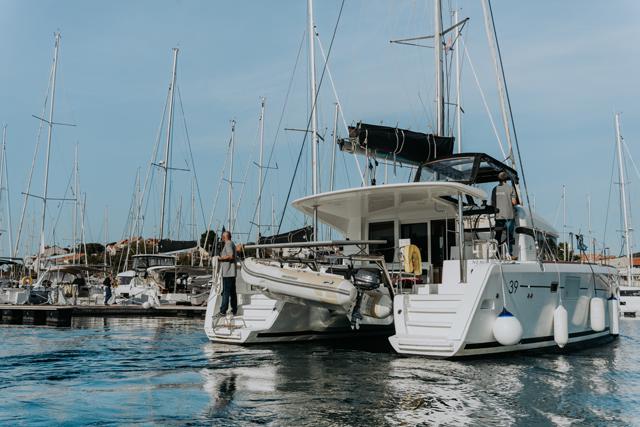 Book yachts online - catamaran - Lagoon 39 - NEMO - rent