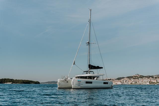 Book yachts online - catamaran - Lagoon 40 - MEEA - rent