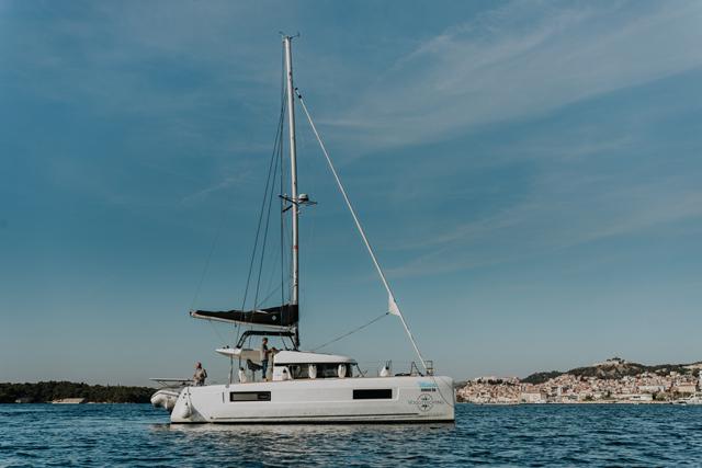 Book yachts online - catamaran - Lagoon 40 - MEEA - rent