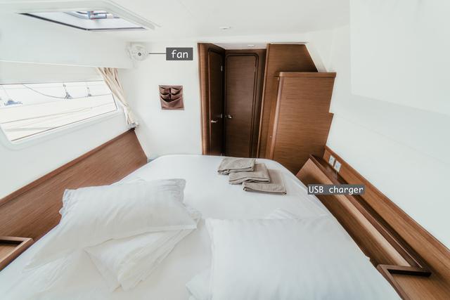 Book yachts online - catamaran - Lagoon 42 - ARTEMIS - rent