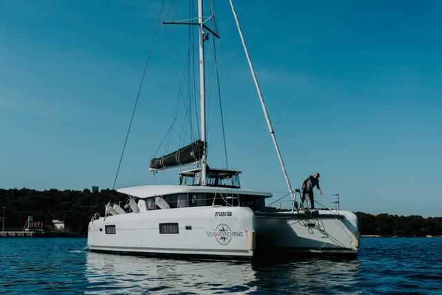 Book yachts online - catamaran - Lagoon 42 - ARTEMIS - rent
