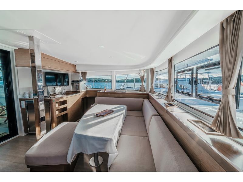 Book yachts online - catamaran - Lagoon 42 - ARTEMIS - rent