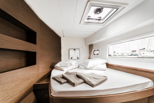 Book yachts online - catamaran - Lagoon 42 - ZETA - rent