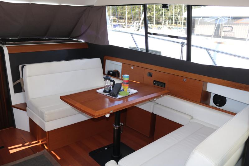 Book yachts online - motorboat - Jeanneau NC-11 Ownerversion - SORRY I - rent