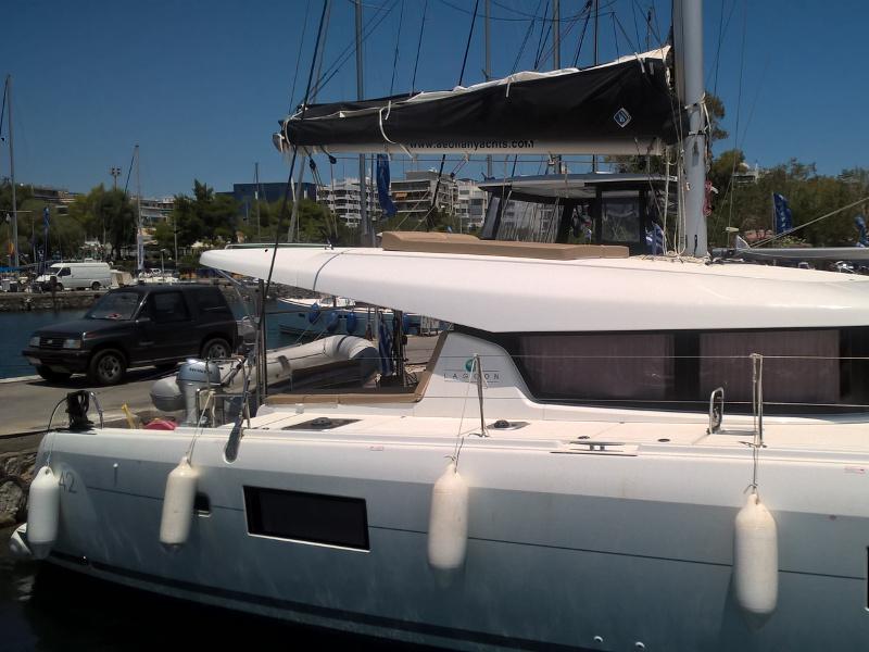Book yachts online - catamaran - Lagoon 42 - Aeolian Breeze - rent