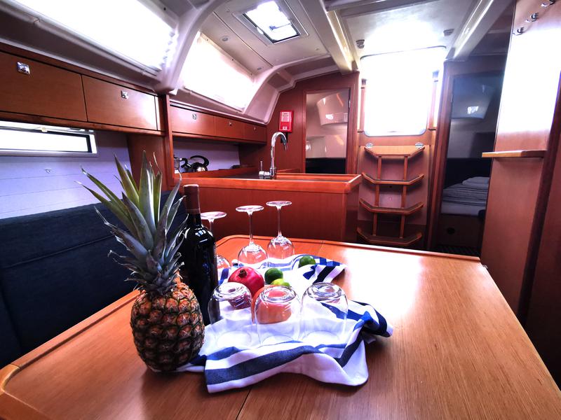 Book yachts online - sailboat - Bavaria Cruiser 37 - Maci - rent
