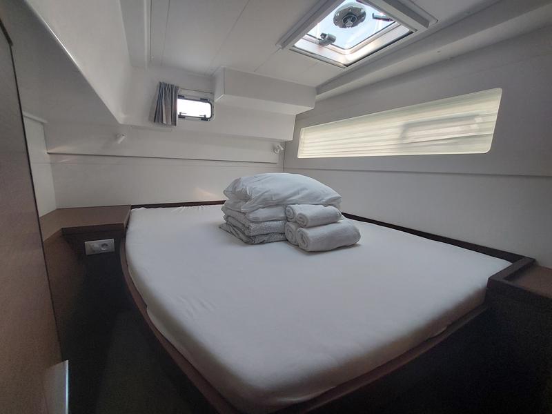 Book yachts online - catamaran - Lagoon 40 - Paco - rent