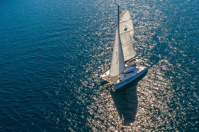 Book yachts online - catamaran - Lagoon 380 - Queen Mia - rent