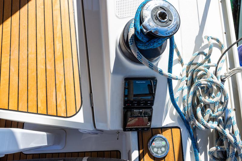 Book yachts online - sailboat - Bavaria 37 - Chnoudalo - rent