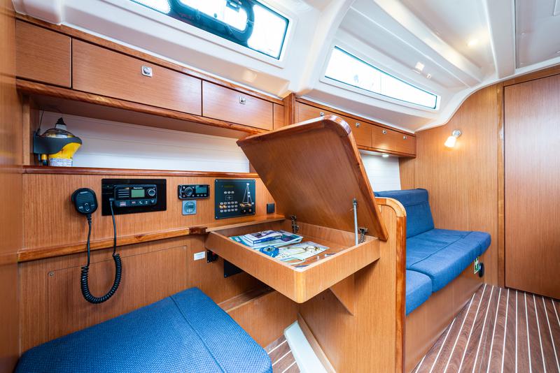 Book yachts online - sailboat - Bavaria 37 - Chnoudalo - rent