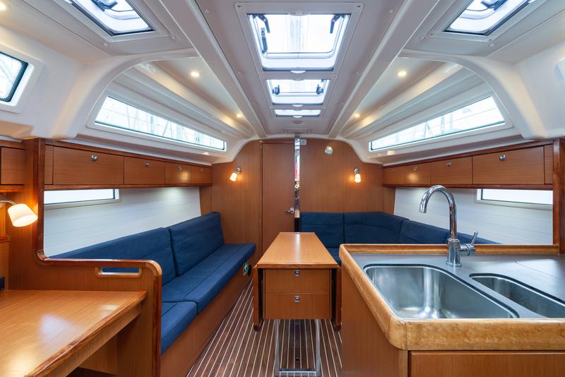 Book yachts online - sailboat - Bavaria 37 - Chnoudalo - rent