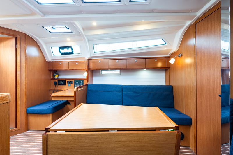 Book yachts online - sailboat - Bavaria 37 - Chnoudalo - rent