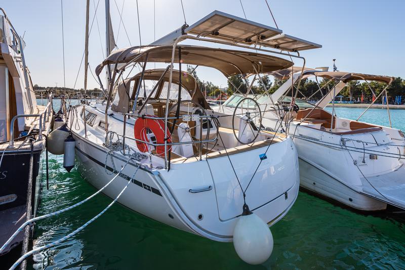 Book yachts online - sailboat - Bavaria 37 - Chnoudalo - rent