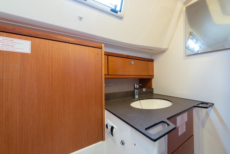 Book yachts online - sailboat - Bavaria 37 - Chnoudalo - rent