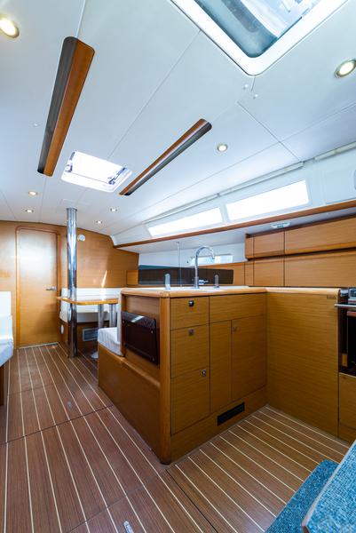 Book yachts online - sailboat - Jeanneau Sun Odyssey 379 - Amor Fati - rent