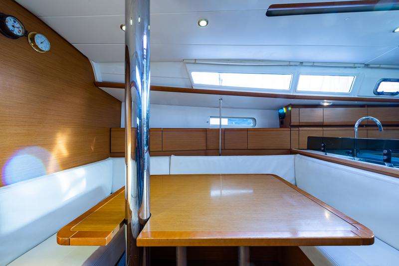 Book yachts online - sailboat - Jeanneau Sun Odyssey 379 - Amor Fati - rent