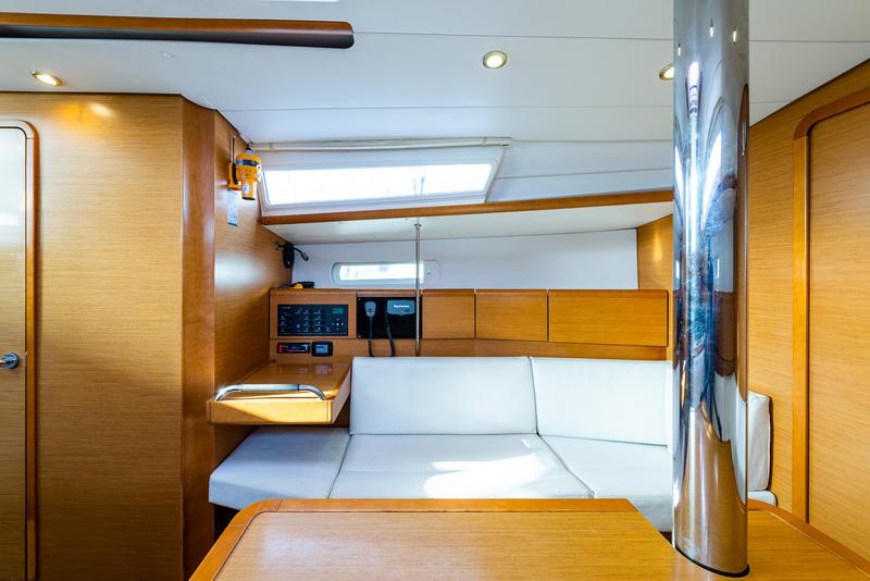 Book yachts online - sailboat - Jeanneau Sun Odyssey 379 - Amor Fati - rent