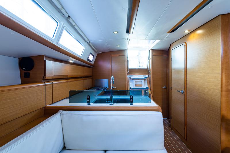 Book yachts online - sailboat - Jeanneau Sun Odyssey 379 - Amor Fati - rent