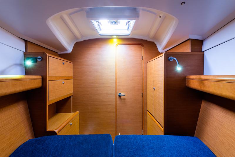 Book yachts online - sailboat - Jeanneau Sun Odyssey 379 - Amor Fati - rent