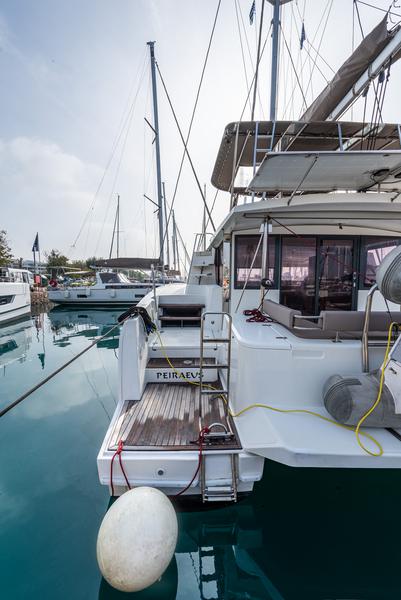 Book yachts online - catamaran - Bali 4.3 - Gatto Nero - rent