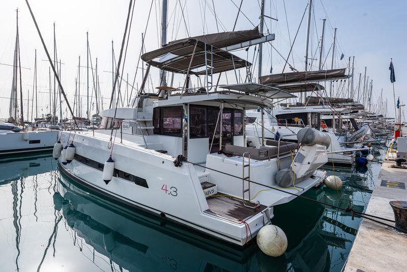 Book yachts online - catamaran - Bali 4.3 - Gatto Nero - rent
