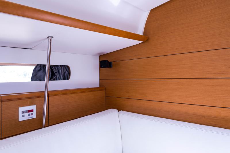 Book yachts online - sailboat - Jeanneau Sun Odyssey 469 - Vega - rent