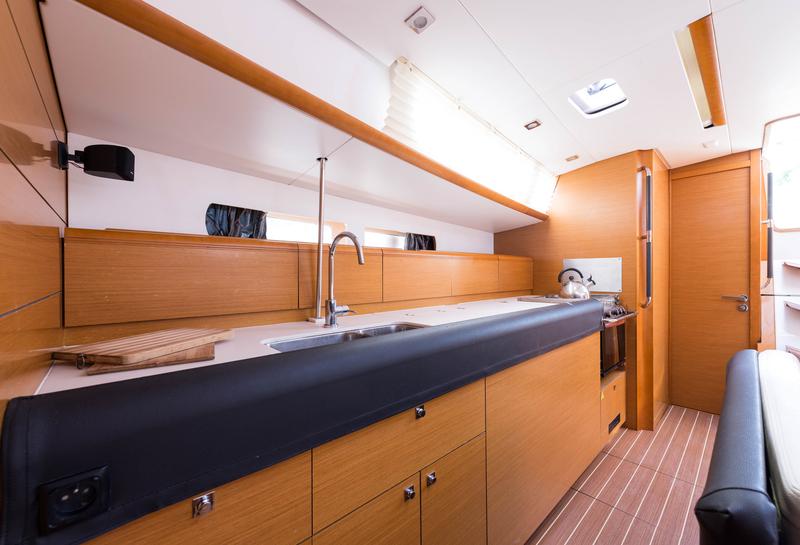 Book yachts online - sailboat - Jeanneau Sun Odyssey 469 - Vega - rent