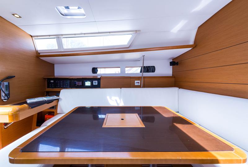 Book yachts online - sailboat - Jeanneau Sun Odyssey 469 - Vega - rent