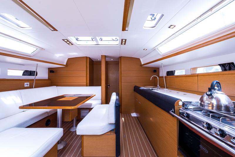 Book yachts online - sailboat - Jeanneau Sun Odyssey 469 - Vega - rent