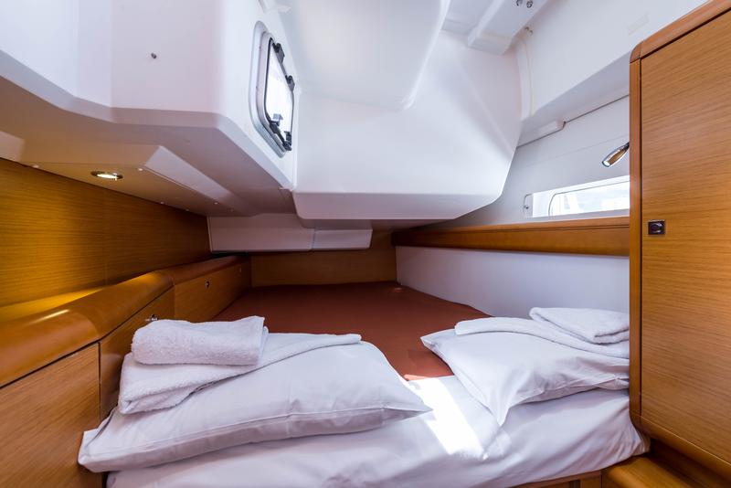 Book yachts online - sailboat - Jeanneau Sun Odyssey 469 - Vega - rent