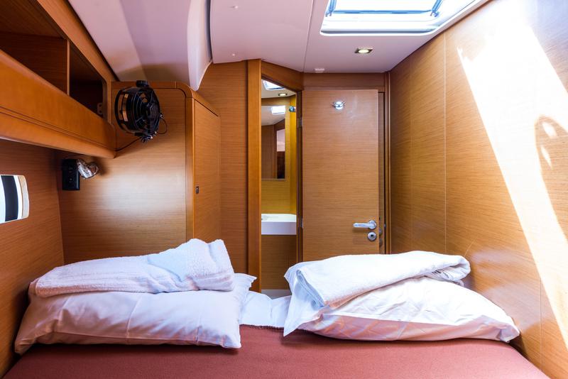 Book yachts online - sailboat - Jeanneau Sun Odyssey 469 - Vega - rent