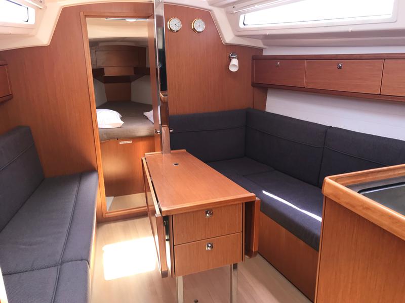 Book yachts online - sailboat - Bavaria 33 Cruiser - Brizo - rent
